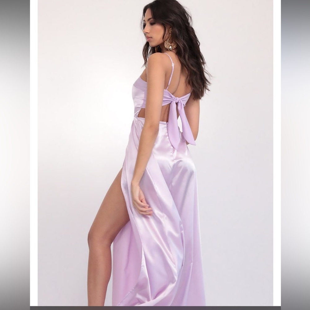 Lucy in the sky gala satin maxi dress in lilac💟